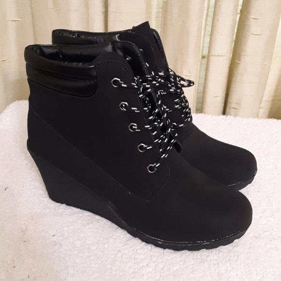 bucco Shoes - Black Wedge Heel Boots Sz 11